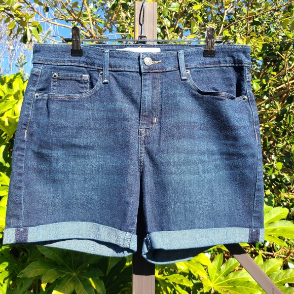 Signature Levi Strauss Mid Rise Shorts - Size 10 - Picture 1 of 10